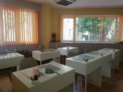 Езиков център и занималня YOPA School
