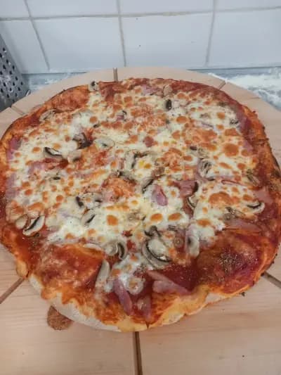 Pizza -Toast ,Pizza на парче . Pizza -35 см ,Pizza-50 см .Град Ямбол улица Кабиле 18 -срещу Ресторант Ямболъ.