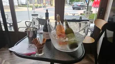 Angle coffee and wine bar & wineshop/ Ъгъл кафе, вино бар и магазин