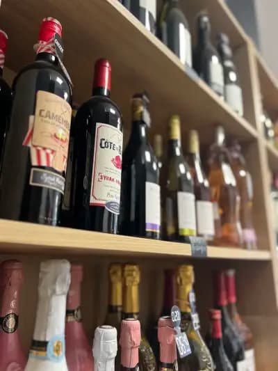 Магазин за алкохол и цигари / Магазин за фермерски продукти "Айра Грийн"