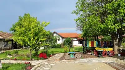 Левана Къща за Гости
