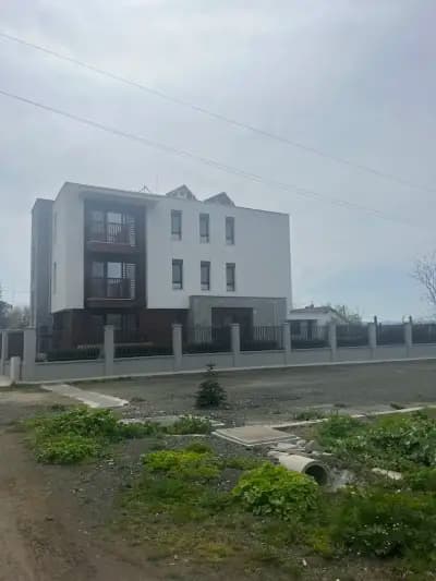 Къща за гости Хюга - Вила с басейн