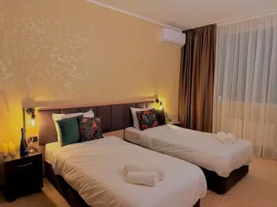 Hotel NIRA