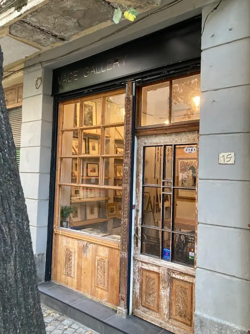 Vage Gallery