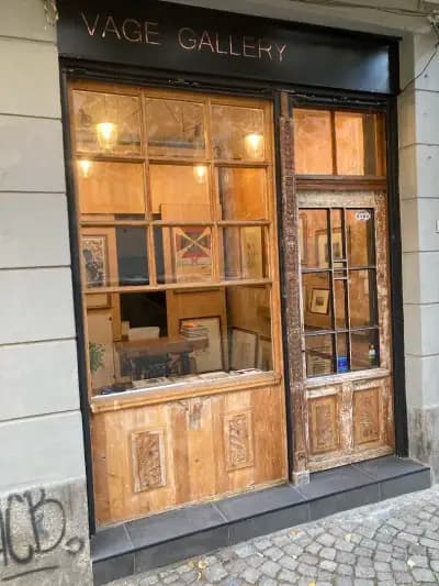 Vage Gallery