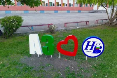 Средно училище Никола Йонков Вапцаров