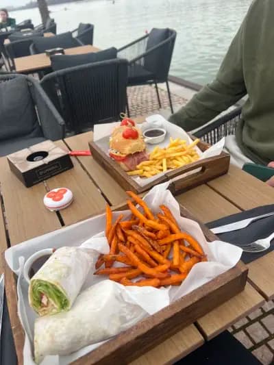 NOA Bar & Brunch