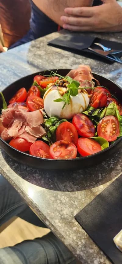 NOA Bar & Brunch
