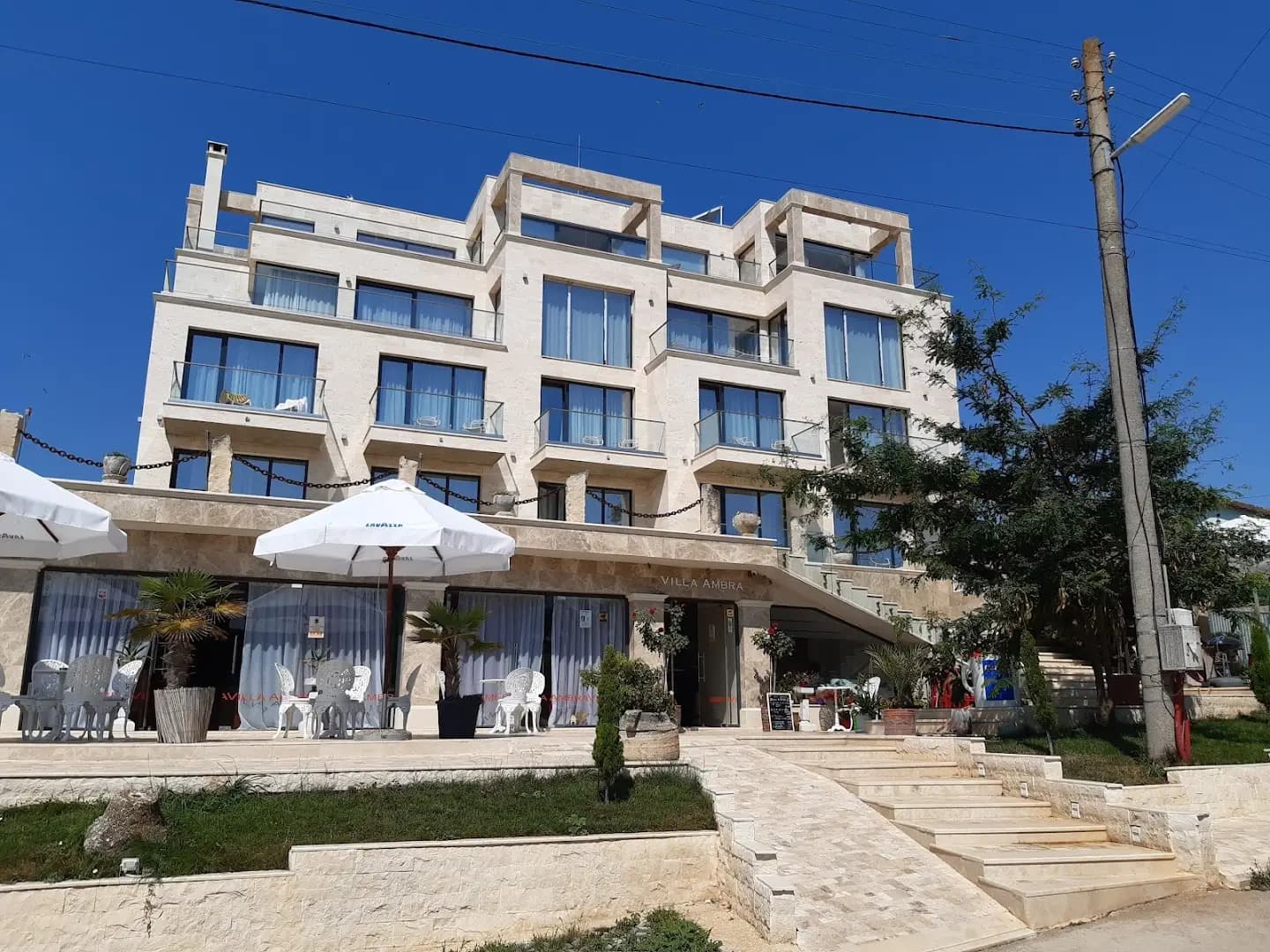 Вила Амбра