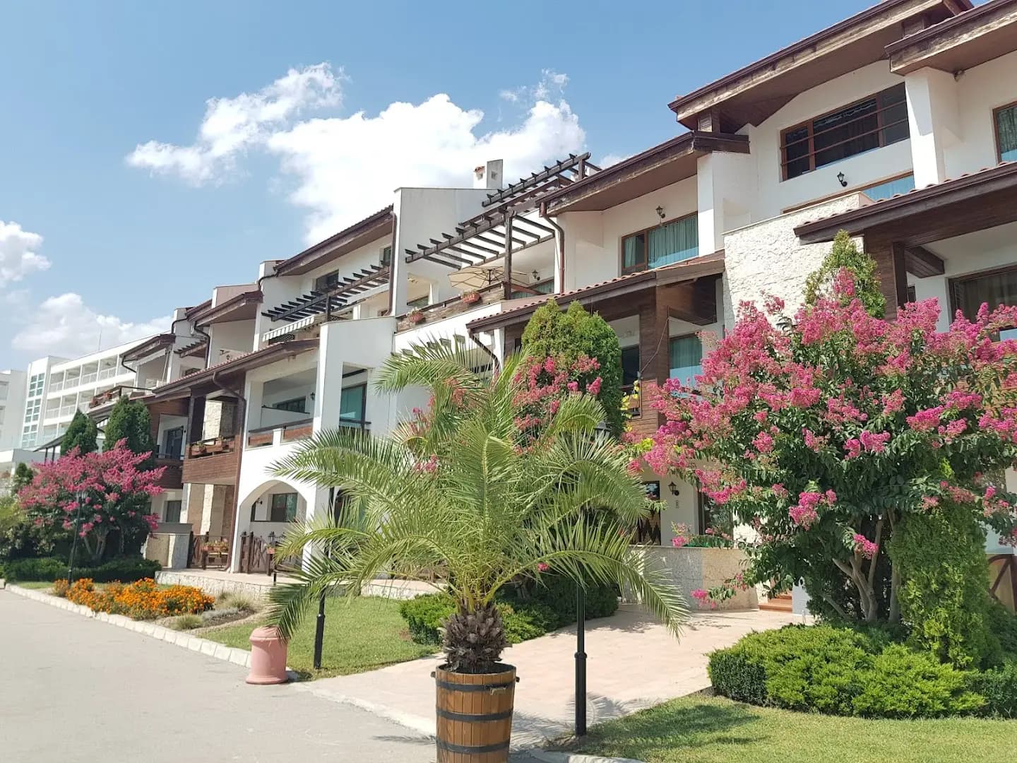 White Coast Beach Apartments