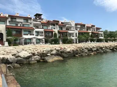 White Coast Beach Apartments