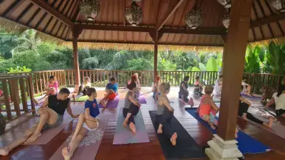 Йога студио - Yogis life