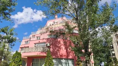Rose Garden Omax Apartments