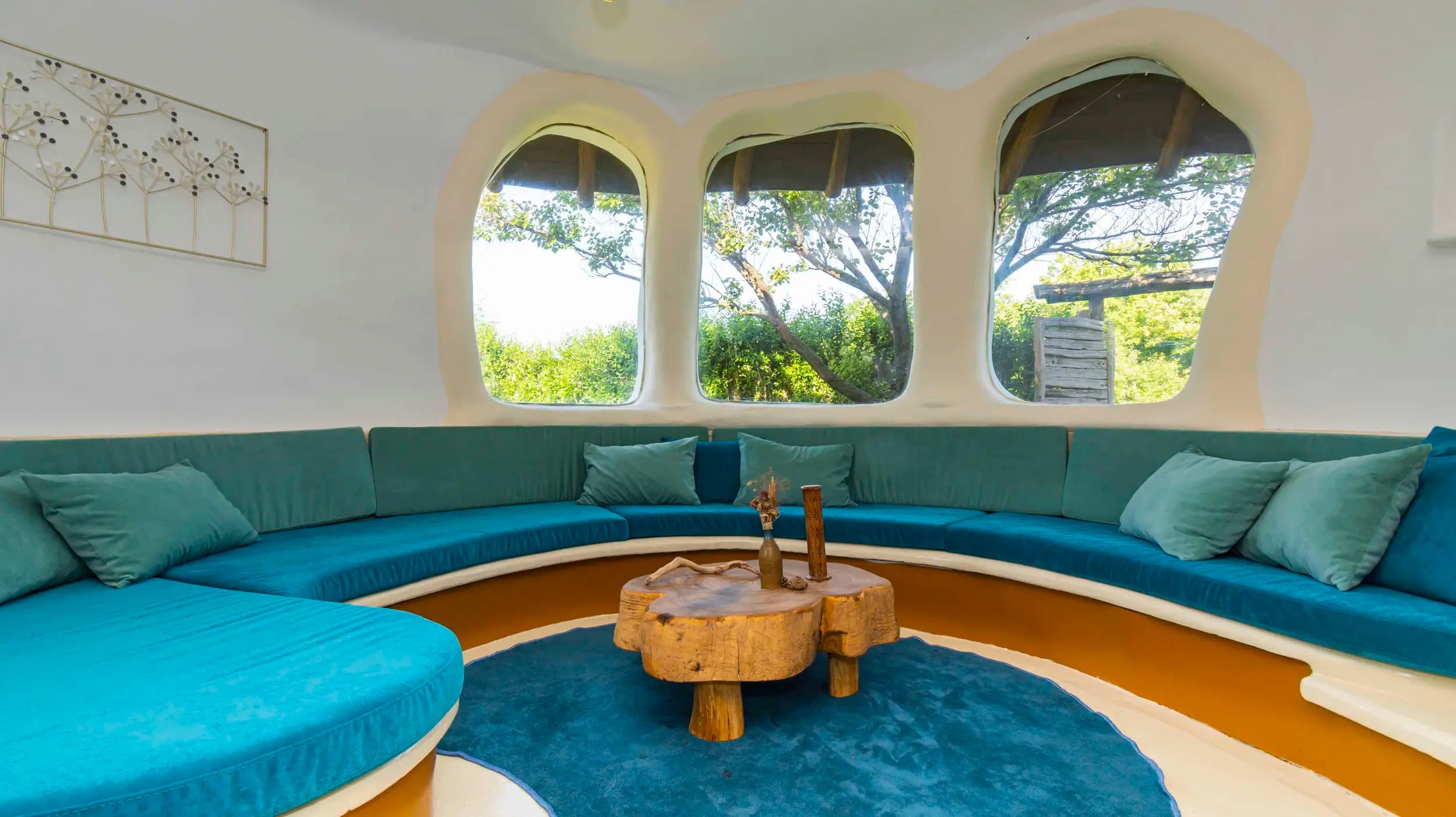 Clay House with Infinity Edges / Глинена Къща