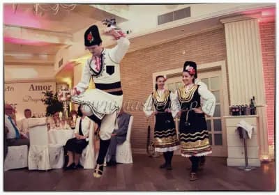 "Нашенци" фолклора формация и танцова школа
