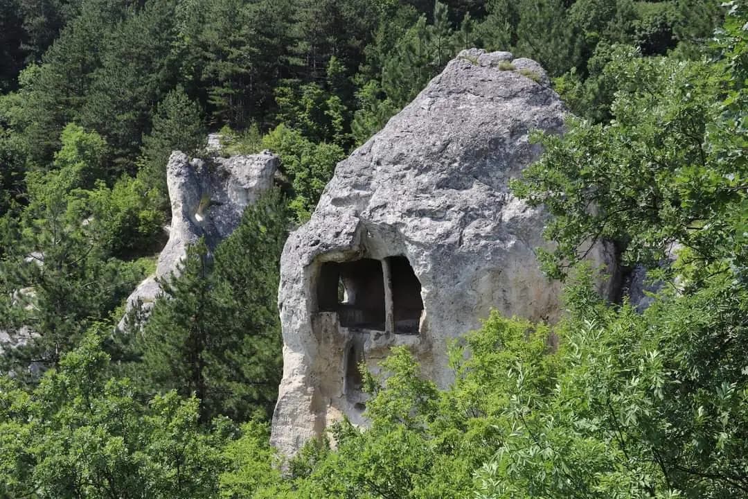Осмарски скални манастири