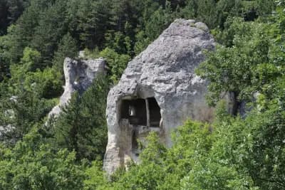 Осмарски скални манастири