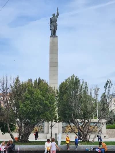 Паметник на Альоша