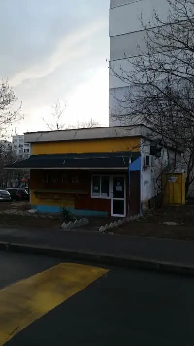 Опреснителни часове по кормуване и шофьорски курсове.Отлични условия за провеждане на обучението.