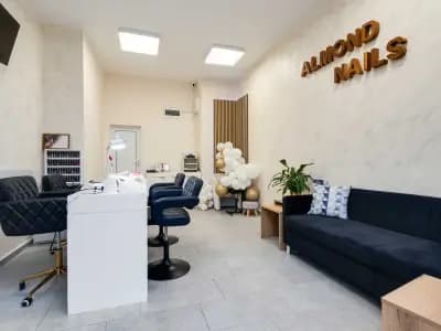 Almond nails studio 💅