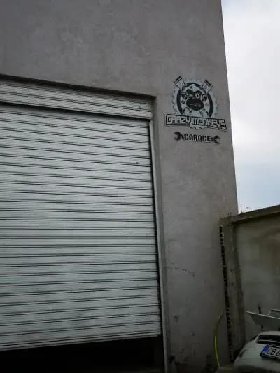 Crazy monkey's garage BG