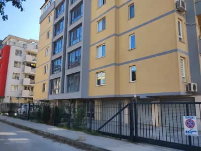 Happy Apartment & Free Breakfast - Mladost