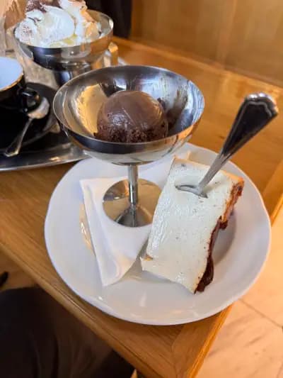 The RITZ Specialty Coffee - Спешълти кафе, Аперитив и Сладки