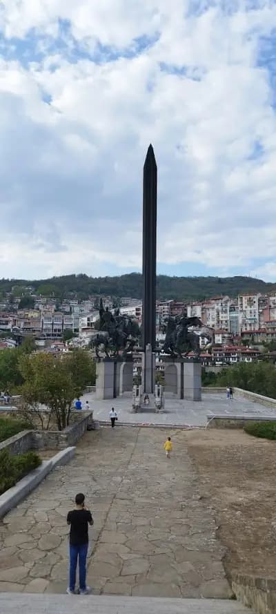 Бирфест паметник Асеневци