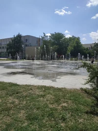 Детска площадка при спортната зала