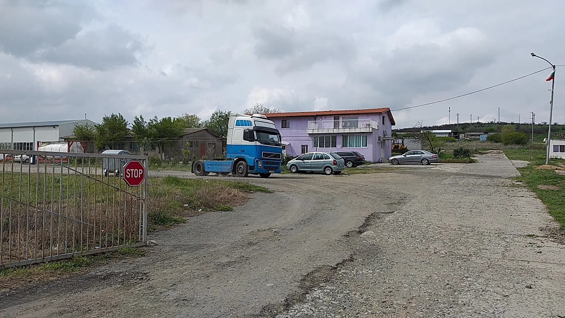 ЙОНАС ООД - Сервиз и автомивка за камиони . YONAS ltd Tank cleaning and Truck service.
