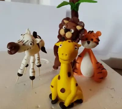 Захарни фигури и сладкарски инструменти