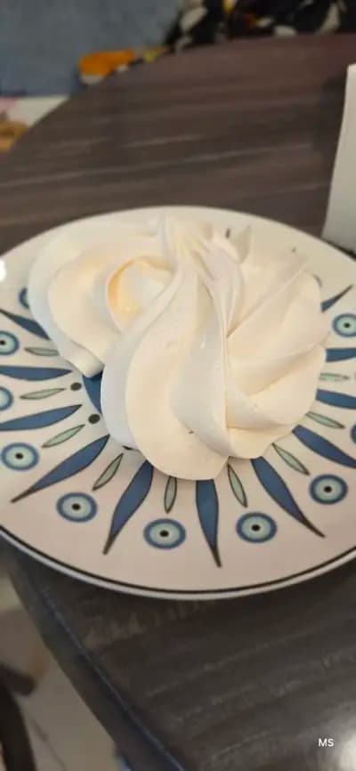 Raya's Rolls Café & Bakery