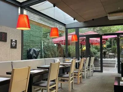 Straight bar&diner