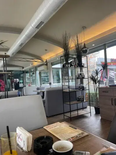 Лайв Корнер