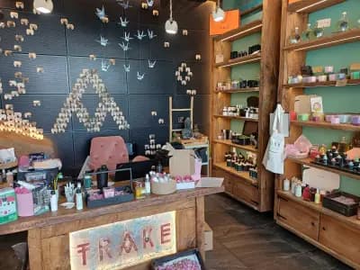 TRAKE Concept Store - Магазин за натурална козметика, ароматни свещи и подаръци с Роза Дамасцена