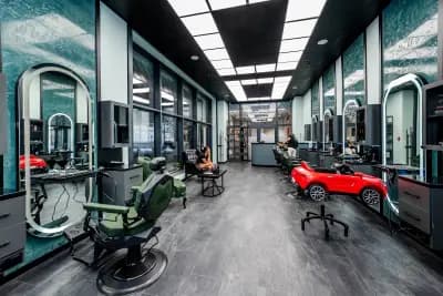 SuperBarber Iztok І Бръснарница І Бръснар І Подстригване І Оформяне на брада и вежди