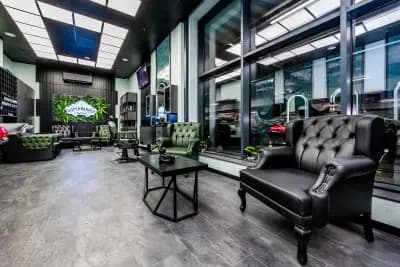 SuperBarber Iztok І Бръснарница І Бръснар І Подстригване І Оформяне на брада и вежди