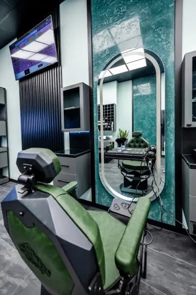 SuperBarber Iztok І Бръснарница І Бръснар І Подстригване І Оформяне на брада и вежди