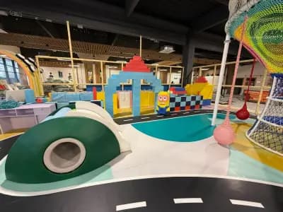 Детски център Playland