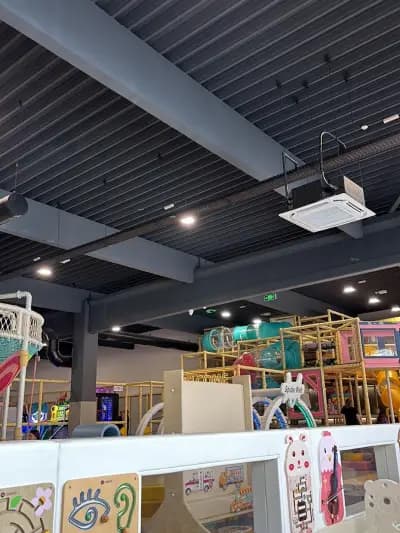 Детски център Playland
