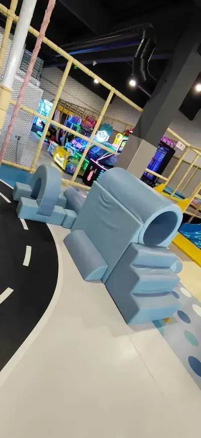 Детски център Playland