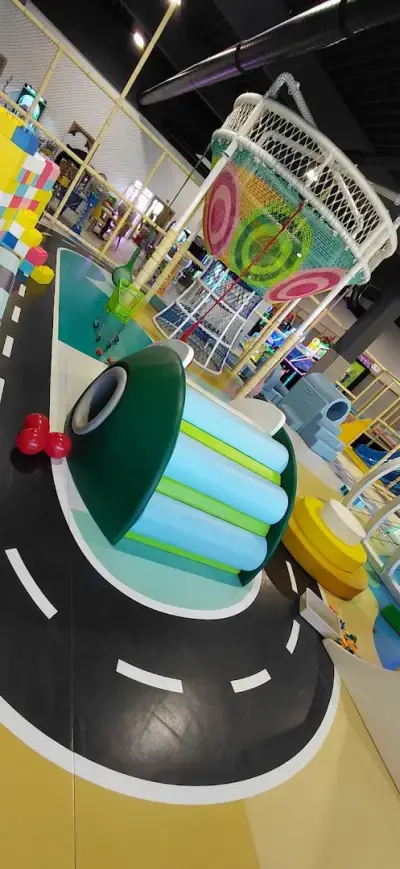Детски център Playland