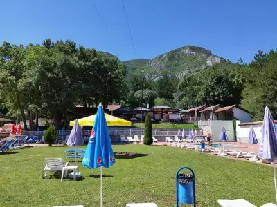 Басейн Хъшове