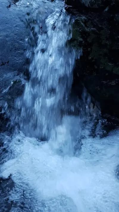 Малко водопадче (Small waterfall)