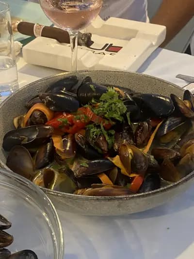 Тихия залив