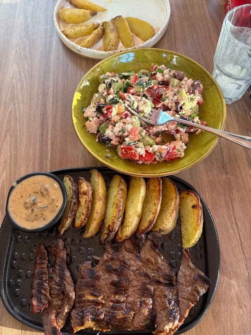 Happy Bar & Grill Lyulin