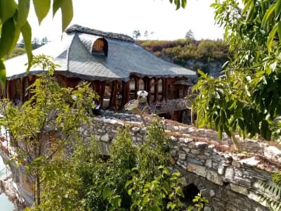 Каменните къщи