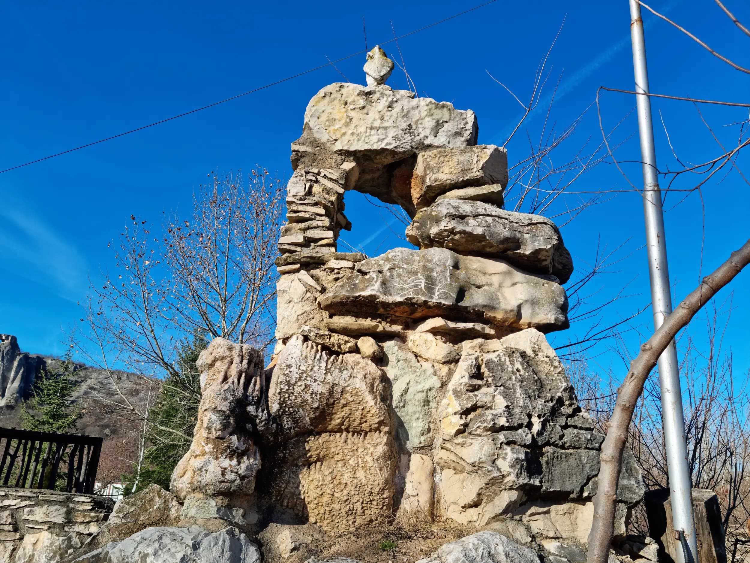 Каменните къщи