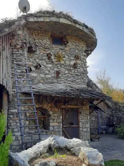 Каменните къщи