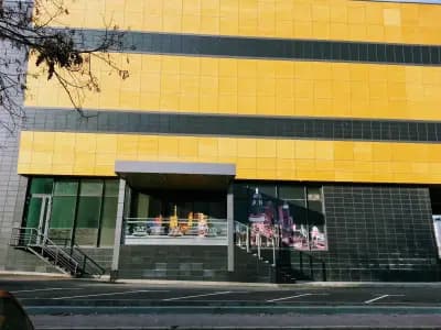 Бизнес Център - бивш ПФОЕ Мол/Mall Varna